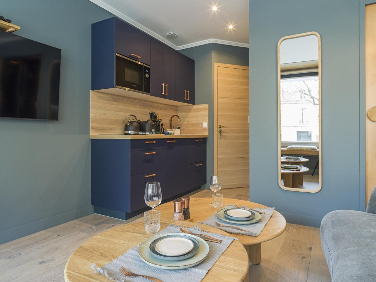 The Blue Alma Eiffel Tower Apartment Paris Exterior photo