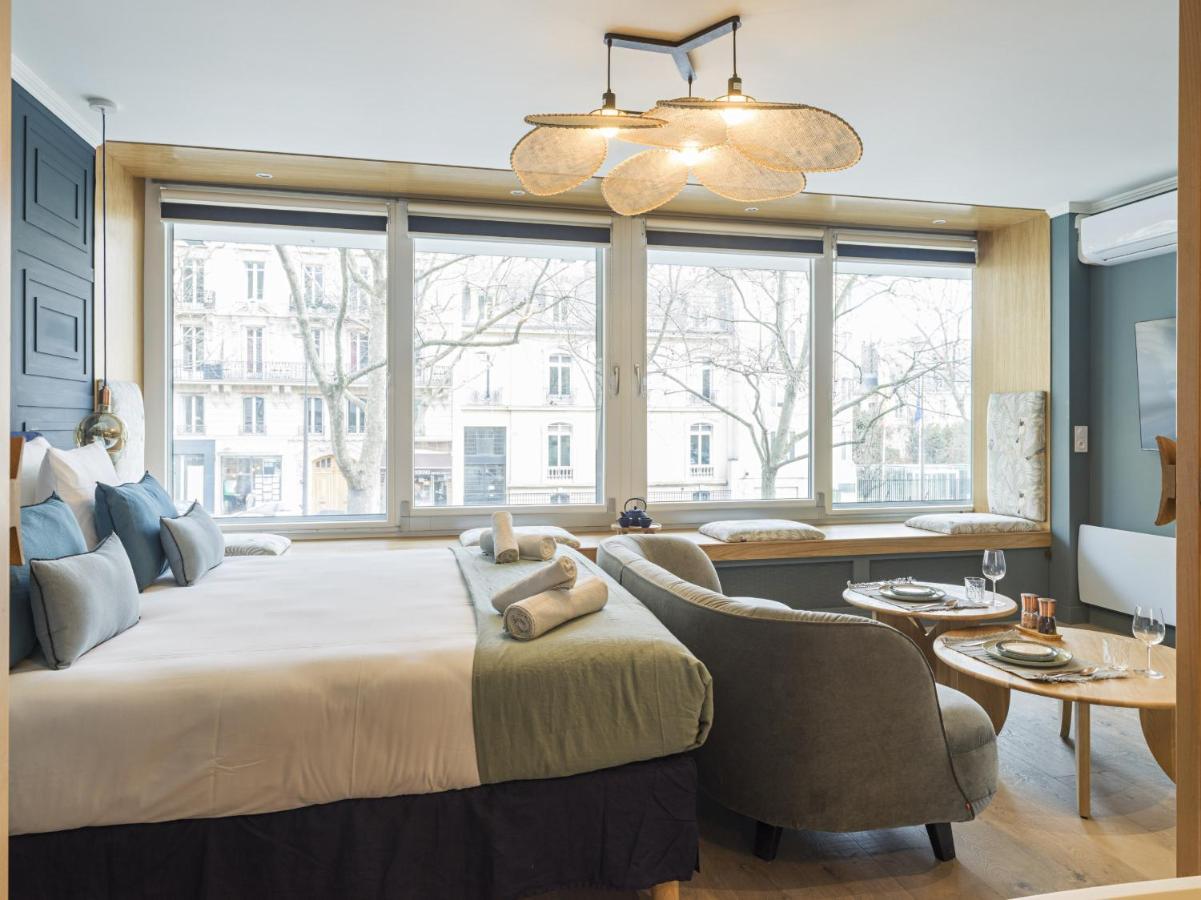 The Blue Alma Eiffel Tower Apartment Paris Exterior photo